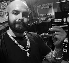 leave your toxic boyfriend (!) at home next time.. 😩😩 when your client  brings a toxic boyfriend