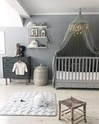 Grau ist eine der angesagtesten neutralen farben der letzten jahre. Stylisches Babyzimmer Grau Weiss Babybett Baldachin Babyzimmer Deko Kinder Zimmer Baby Zimmer Grau