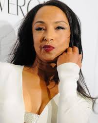 Sade asiste al Black Ball de Keep A Child Alive 2010 en el Hammerstein  Ballroom en Nueva York