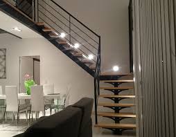 Escalier 1 4 Tournant Limon Central Marches Sans Contremarches Limon Metallique Epoxy Noir Avec Marches En Bois Garde Corps Escaliers Maison Escalier Maison