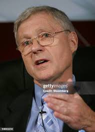 126 Mr Weller Senior Stock Photos, High-Res Pictures, and Images