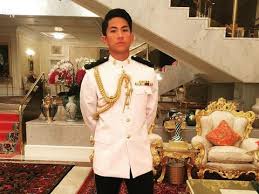 Semuanya berasal dari tiga pernikahan sultan. Hunk Alert Tampannya Putra Sultan Brunei Di Acara 50 Tahun Ayahnya Berkuasa