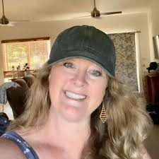 Hydroponic produce stand in Ainaloa