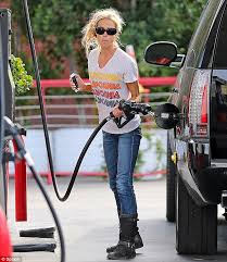 Denise richards straight light blond hair. Denise Richards Struggles To Contain Her Messy Hair As She Grabs Some Gas Daily Mail Online