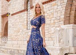 Στο νοσοκομείο βρίσκεται η κατερίνα καινούργιου καθώς αισθάνθηκε μια αδιαθεσία, αλλά είναι καλά. Katerina Kainoyrgioy O Syntrofos Ths Brisketai Synexws Sto Pleyro Ths Pics