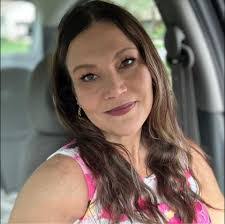 Amber Hubble's Instagram, Twitter & Facebook