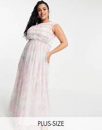 Dai vestiti da cerimonia lunghi a quelli corti, scegli tra una varietá di stili e colori. Pagina 3 Abiti Da Cerimonia Taglie Forti Abiti Taglie Comode Eleganti Asos