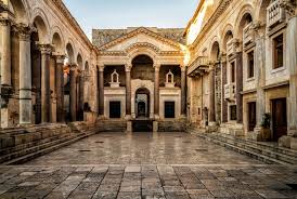 A jewish community in split was found to have also emerged in the 3rd century. Split Die Schone Hauptstadt Dalmatiens Geo