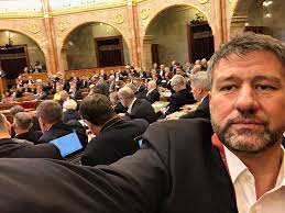 A fidesz jó hírnevének megsértése miatt kezdeményezték a megvádolt simonka györgy kizárását a pártból. Facebook