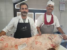 La carne di bufalo è di difficile reperibilità in italia. Carne Di Bufalo La Storia Della Fattoria Lauretti Di Amaseno Fr Luciano Pignataro Wine Blog