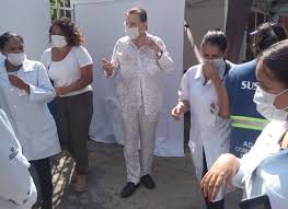 Assista aos bastidores da câmera escondida inédita detector de fumaça no elevador. Silvio Santos De 90 Anos E Internado Com Covid Em Sp Sao Paulo G1
