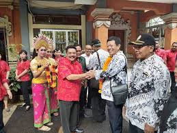 Kini setelah sekian lama bertarung dengan penyakit stroke yang beliau derita, pada tanggal 1 april 2012, akhirnya beliau menutup usia. Sarasgra Online Dinilai Unggul Smp Pgri 2 Denpasar Dikunjungi Kepala Sekolah Se Kabupaten Grobogan Jawa Tengah
