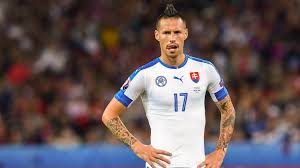 Svojim menom bezpochyby prispieva k popularizácii našej krajiny vo svete, ale rovnako je zaujímavá aj jeho biografia z pohľadu profesionálnej klubovej kariéry futbalistu. Deutsche Elf Sollte Vor Marek Hamsik Gewarnt Sein