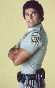 Erik Estrada As Officer Francis Frank Ponch Poncherello In Chips 1977 83 Nbc Tv Stars Movie Stars Actors