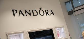 Maybe you would like to learn more about one of these? Pandora Porto Airport