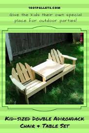 The plan calls for a simple cut out as well as a small structure underneath to support cups up to 3 in diameter. Kids Pallet Adirondack Chairs Table Set 1001 Pallets