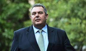 And i do my little turn…on the catwalk!…. Sto Xeiroyrgeio O Panos Kammenos Newsbomb