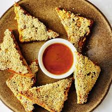Frittierte Toasts Mit Sesam Und Hackfleisch Rezept In 2020 Hackfleisch Lebensmittel Essen Rezepte