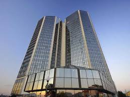 The hotel is situated just 5 minutes from the city centre, only few steps from the oldest prague historical monument. Hotel Holiday Inn Prague Congress Centre Nusle Prag Hotelopia