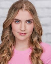 Lily Bowen's Instagram, Twitter & Facebook