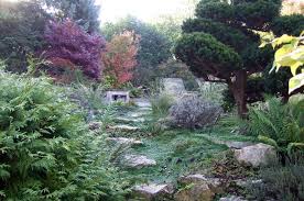 Trouvez des images de stock de jardin paysager luxuriant avec plantes fleuries en hd et des millions d'autres photos, illustrations et images vectorielles de stock libres de droits dans la collection. Entretien D Un Jardin Luxuriant Avec Bassin Jardins De L Orangerie