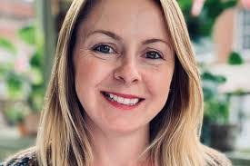 Stephanie Canavan's Instagram, Twitter & Facebook