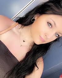 Kendall Lyons's Instagram, Twitter & Facebook