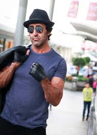 His father was an italian immigrant, and his mother's heritage is half french (from brittany) and half german. Sylvester Stallone Double 1 Doppelganger Doubles Tributes Hier Direkt Buchen