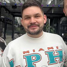 My brother said I was ruining TV for him," says Laura Elphinstone who's  been