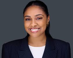 📸 Why Headshots Still Matter in the Age of AI AI can generate a pretty  picture, but can it generate trust? Your headshot isn't just about looking  good—it's about looking real. When