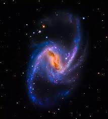 Esta imagen del hubble muestra a ngc 2608, una galaxia espiral barrada. Ngc 1365 Tambien Conocida Como La Gran Galaxia Espiral Barrada Es Una Galaxia Espiral Barrada Aproximadamente 56 Millones De Anos L Astronomia E Mc2 Universo