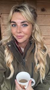 We’re back! 🙌 (Although technically, I never really went anywhere 🤣) 🐾  🐴 , Who remembers when I used to travel across the UK for book signings  and events, selling merchandise alongside the books? It ...