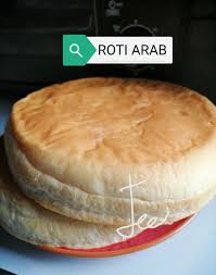 Roti ini dibuat dari gandum dan berbentuk bundar. Roti Arab