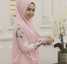 Turut terkena tempiasnya adalah ruby che wan, isteri kepada pelawak lan pet pet. Perubahan Baru Adik Che Ta Ruby Dipuji Orang Ramai Penampilan Lebih Manis Sopan My Info Maya