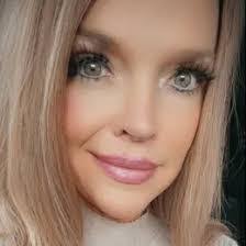 Kimberly Wadsworth's Instagram, Twitter & Facebook