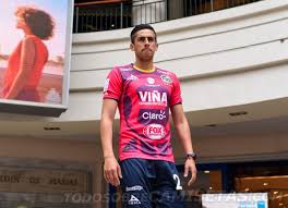 Camiseta umbro everton 2a 2018 2019. Camiseta Octubre Rosa Pirma De Everton Vina Del Mar 2018 Todo Sobre Camisetas