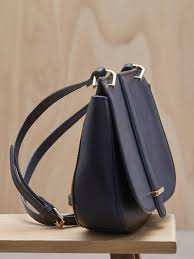 La besace écureuil avec ses oreilles pointues est l'accessoire malicieux des petites filles un brin espiègles. Sac Besace Cuir Femme Marine Femme Vetement Et Deco Cyrillus