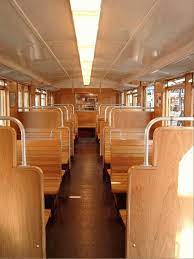 die fur viele sehr vertraute inneneinrichtung der br 475 ehemals br 275 bahn berlin s bahn typisch berlin