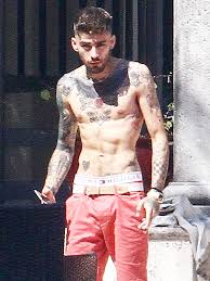 Zayn malik shows off his huge head tattoo and piercings as. Zayn Malik Shirtless Showing Gigi Hadid Chest Tattoo After Split Hollywood Life