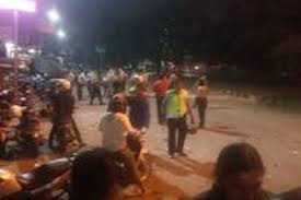 8 mei 2014, persib vs persija bertemu di putaran pertama wilayah barat liga super indonesia di stadion si jalak harupat. Bubarkan Tawuran The Jak Vs Viking Polisi Lepaskan Tembakan Dan Gas Air Mata