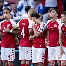 Denmark star christian eriksen collapsed on the pitch in saturday's euro 2020 game against finland in copenhagen, causing the suspension of the match in the first half. Em 2021 Christian Eriksen Wieder Wach Berater Nennt Details Nach Kollaps Fussball