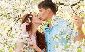 De dragobete îndrăgostiții își fac daruri, cei căsătoriți își reafirmă iubirea, iar cei care nu au încă o pereche, acum e momentul cel mai potrivit să o caute. Cand E Dragobetele Sarbatoarea Iubirii La Romani Traditii Si Obiceiuri De Dragobete Bucuresti Ziare Com