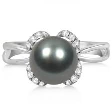 Antique Black And White Pearl Ring The Black Pearl With Images Tahitian Pearl Ring Black Pearl Ring White Pearl Ring
