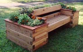 Auf Der Suche Nach Einer Schonen Bank Fur Den Garten Diese 10 Pflanzkubel Bank Kombinationen Sind Echt Spitze Diy Verhoogde Tuinen Tuin Kisten Tuinplanning