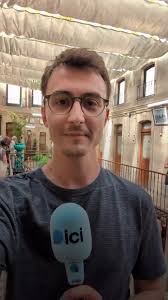 Ce matin en direct du Gaec de l'oiseau bleu sur la coline des ocres à  Villars dans le luberon