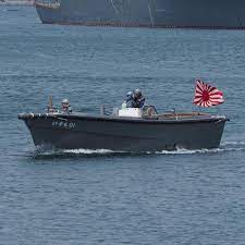 t niiyama on instagram おはようございます 昨日の横須賀より いずもさん内火艇 海上自衛隊 jmsdf いずも 内火艇 olympus omd em10 instagram instagram posts photo