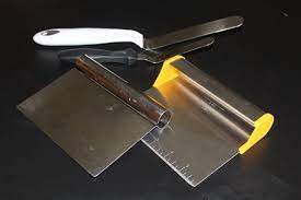 Basic Cake Decorating Equipment 11 Essentials Tools Cake Decorating Equipment Cake Decorating Supplies Baking Tools