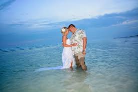 One of florida's best beachfront hotels, you can fulfill your dream of a destination island wedding at this resort and exchange vows on the beach at sunset or dance under the stars. Small Beach Weddings In Florida All Inclusive Beach Weddings