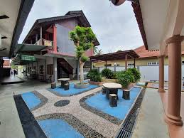 Tempat menarik di muar memang tidak sebanyak dan sebagus di selangor, sarawak ataupun kuala lumpur. Kolam Renang Di Ama Resort Muar
