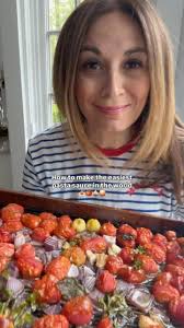 This might be the easiest pasta sauce you’ll ever make 🍅👀 , No simmering,  no stirring, just roast + blend. It gives all the cozy, rich vibes of a  slow-cooked ragù, but it’s weeknight-friendly and ...